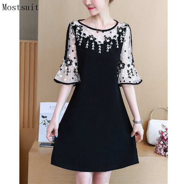 M-5xl Black Lace Dress Floral Embroidered Sexy Vintage Elegant Party Beach Dresses Flare Sleeve O-neck Vestidos 2018 Plus Size